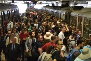 La metropolitana di Napoli. In alto Ennio Cascetta