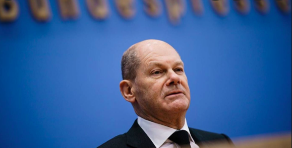 Die Stimme der Stimmen – OLAF SCHOLZ / THE CANCELLOR WHO LOVED WAR & BRICKS (GROSS)